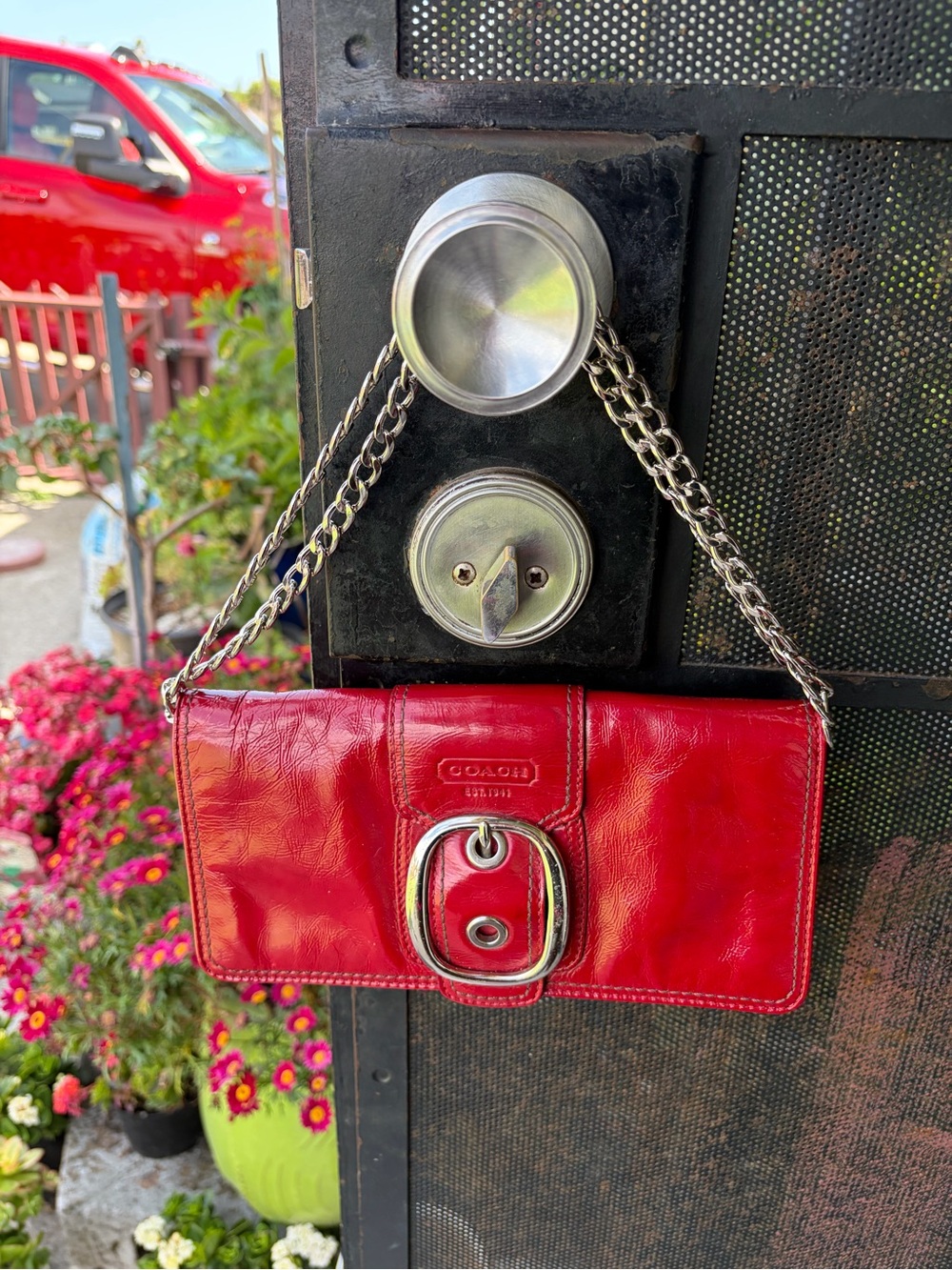 Gorgeous Y2k Candy Red Glossy Coach Crimson Patent Leather Buckle Wristlet Walle - Picture 4 of 10